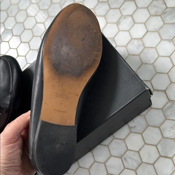 Coach women’s Black Leather Loafers with Gold Horsebit sz 7 - Picture 5 of 5